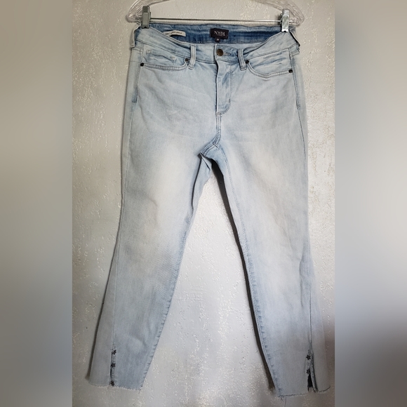 NYDJ AMI SKINNY ANKLE  Stars 🌟 Details Light Denim Blue Jeans Size 8P - Picture 2 of 11